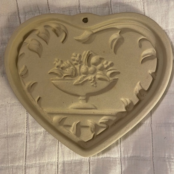 Pampered chef heart clay cookie mold come to the table recipes & instructions - Picture 2 of 7
